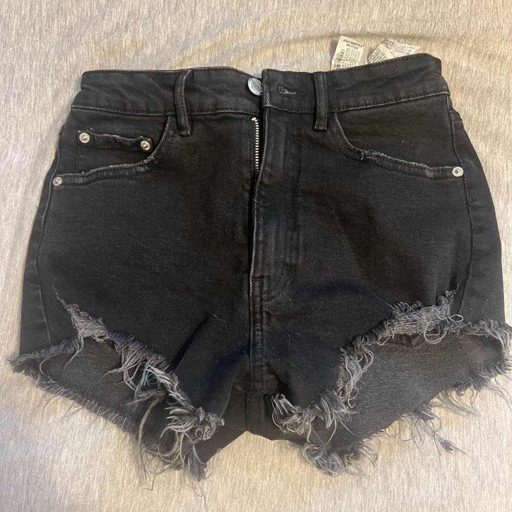 black zara jean shorts